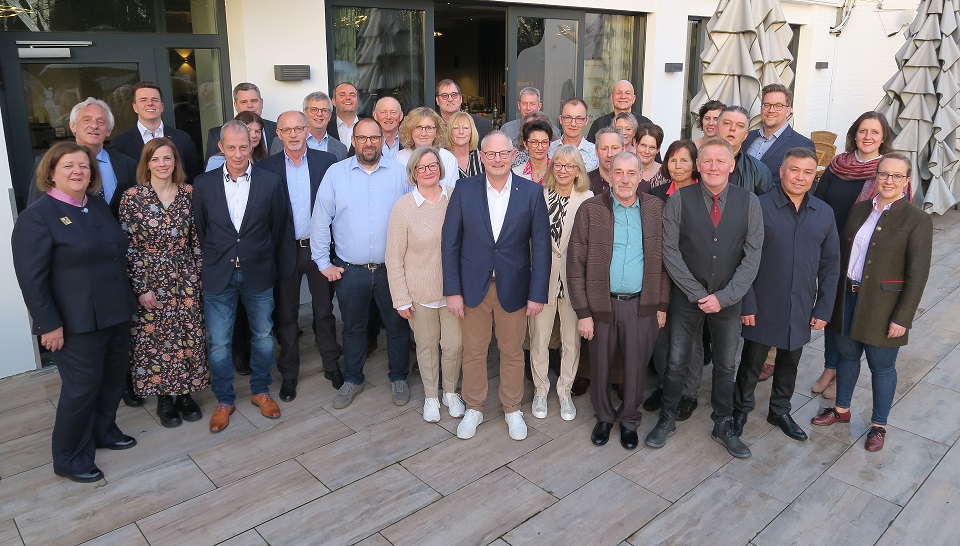 Lütkenhaus ehrt 21 langjährige Mitarbeiter:innen für über 25 Jahre Betriebszugehörigkeit – feierliche Jubilarehrung 2023