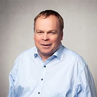 Porträt eines Mitarbeiters der Lütkenhaus GmbH, Experte für Beton-Fertigteile wie Wände, Decken und Treppen.