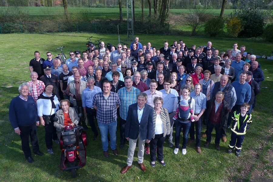 Verabschiedung von Josef Stegehake nach 48 Jahren Betriebszugehörigkeit bei Lütkenhaus mit LKW-Konvoi und Feier in Börnste und Merfeld