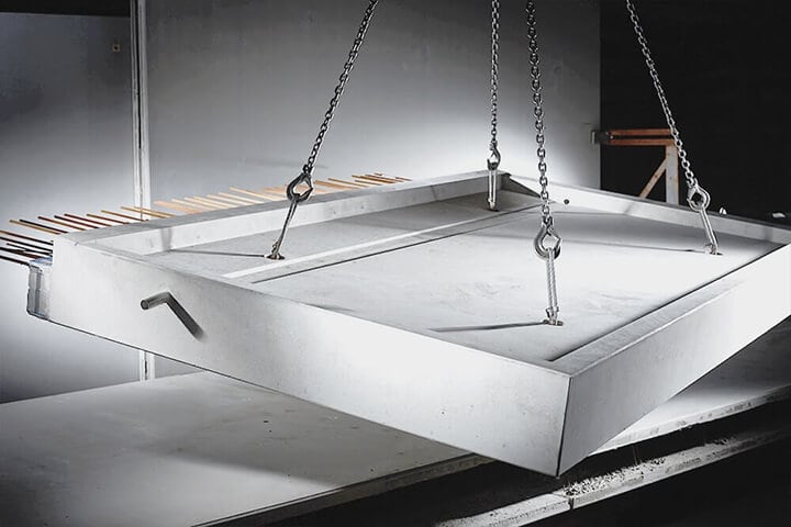 LTKH®-Systembalkon von Lütkenhaus – individuell gefertigter Betonbalkon mit schalungsglatter Oberfläche und werkseitiger thermischer Trennung