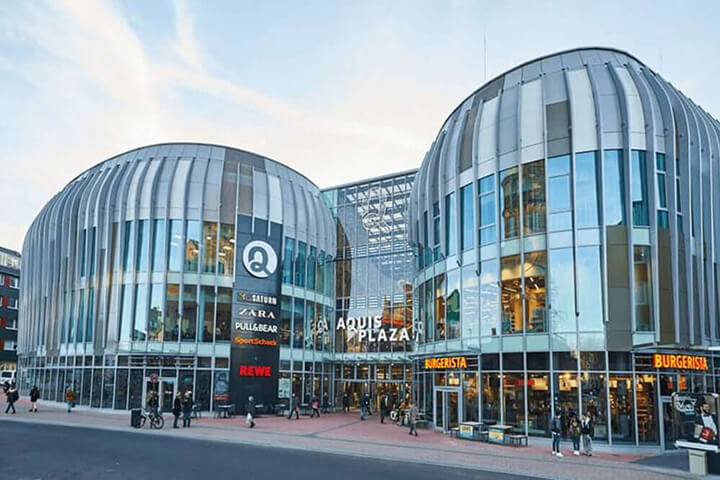 Aquis Plaza in Aachen – Shoppingcenter in der Adalbertstraße mit 92.000 m² Betonfertigteilen von Lütkenhaus für Wände und Decken