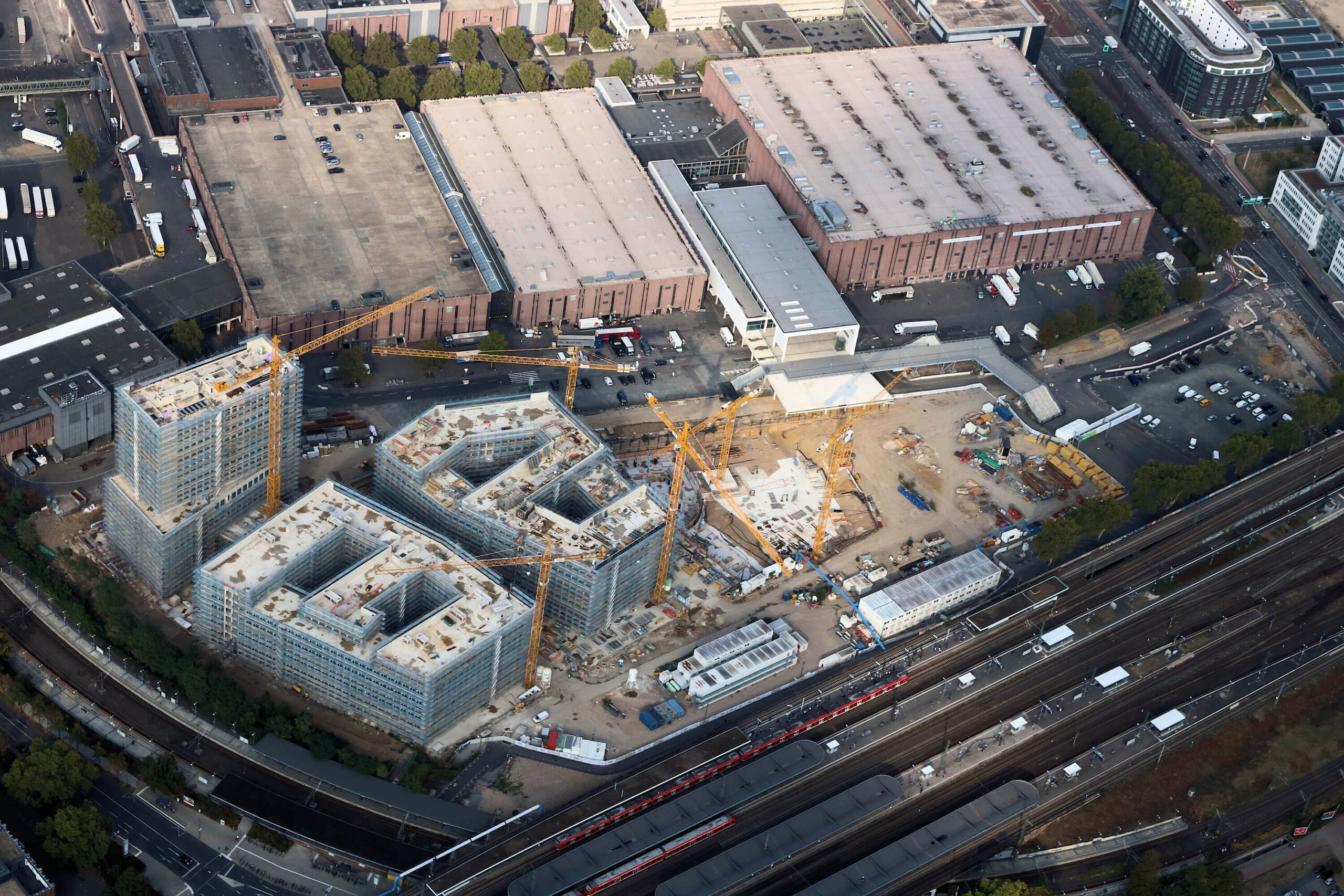 Messe City Köln – Großprojekt mit Doppelwänden und Elementdecken von Lütkenhaus im Herzen von Köln zwischen Bahnhof Messe/Deutz und Koelnmesse