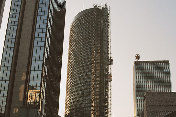 RWE-Tower Dortmund – 91 Meter hohes Bürogebäude mit überbreiten Betonfassadenelementen und Doppelwänden von Lütkenhaus