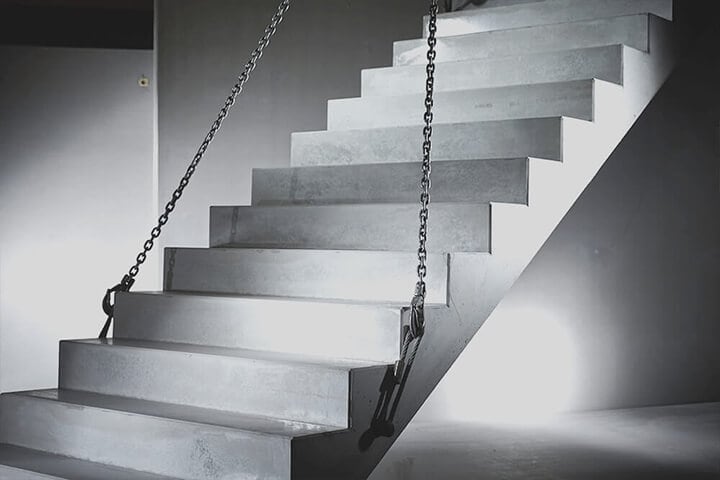 LTKH®-Betontreppe mit Podest von Lütkenhaus – maßgefertigt, montagefertig und sofort begehbar für schnellen Einbau auf der Baustelle